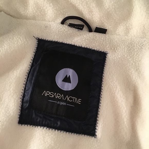 navy hooded down bubble jacket. Zip up. Size medium - Picture 6 of 8